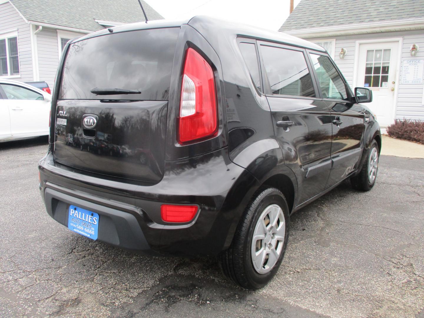 2013 BLACK Kia Soul Base (KNDJT2A57D7) with an 1.6L L4 DOHC 16V engine, 5-Speed Manual transmission, located at 540a Delsea Drive, Sewell, NJ, 08080, (856) 589-6888, 39.752560, -75.111206 - Photo#6